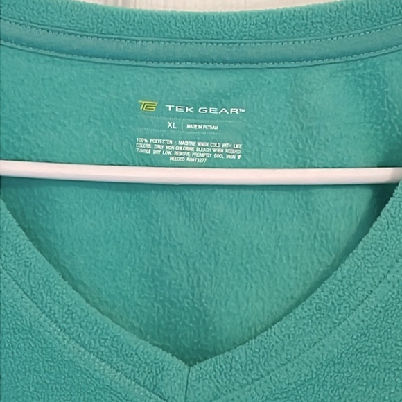 Tek Gear Microfleece V-Neck Top - Picture 4 of 6